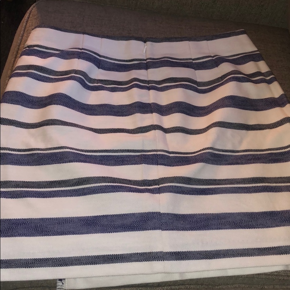 Loft Skirt - Picture 3 of 4